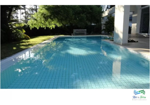 Vendo Casa De 4 Dormitorios Con Piscina En Barrio Privado, Playa Mansa, Punta Del Este