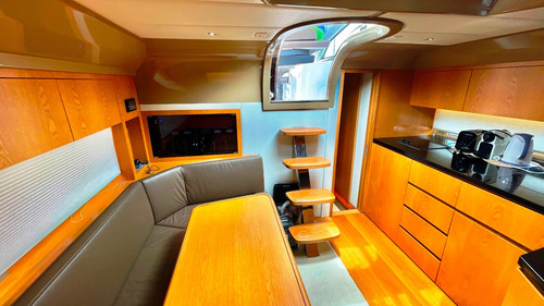 Imagen 8 de 14 de Klase A 42 Ht - 2014 - 2 Iveco 400 - Mooney Embarcaciones
