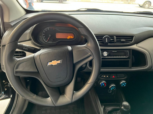 Imagem 9 de 10 de Chevrolet Onix (marcos)