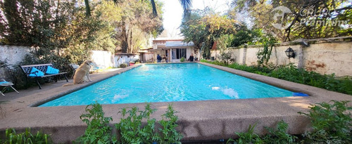 Casa En Venta De 4 Dorm. En La Cisterna