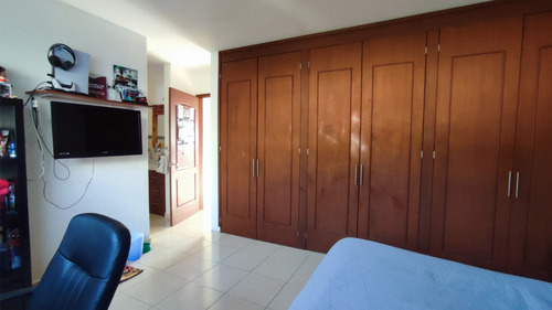 Casa En Venta En Colinas Del Bosque 3ra Seccion, Corregidora, 5 Habitaciones