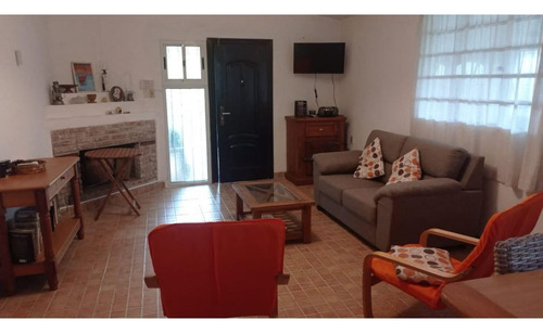 Alquiler Casa En La Floresta 3 Dormitorios, 2 Baños (ref: Igr-586)
