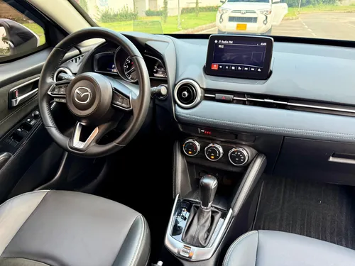 Mazda 2 1.5 Grand Touring Lx blindaje 2