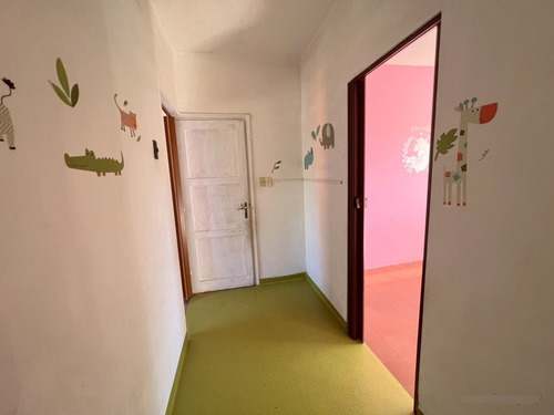 Alquiler De Lindo Apartamento. Peñarol, 3 O 4 Dormitorios, Estufa A Leña, Muy Luminoso Y De Buen Tamaño!