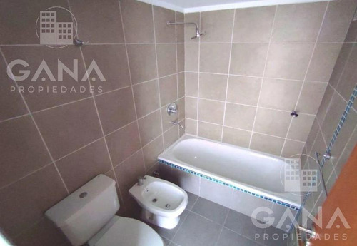 Venta De Departamento En San Lorenzo Comodo Loft Balcon Al Frente. Posibilidad De Cochera.