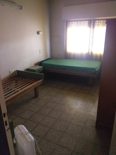 Imagen 4 de 27 de Venta En Castelar De Importante Edificacion.