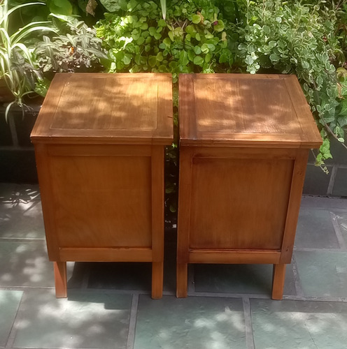 Par Mesas De Luz Americano Escandinavo Retro Vintage 70's Barniz Marrón (Usado)