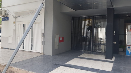 Imagen 2 de 17 de 2amb En Villa Luro A Metros Del Boulevard De Ramón Falcón