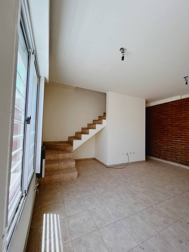 Imagen 3 de 7 de Duplex En Venta En Indio 439 (alem 2700)