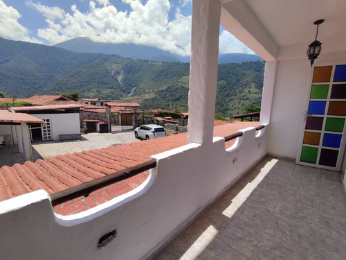Vendo Espectacular Casa De 1.554 M2 De Terreno, 825 M2 De Construcción: 6h, 7b, 20 Pe, Ref. 800.000 - San Rafael De Tabay, Merida