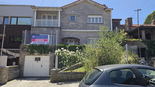 Venta - Chalet De Cinco Ambientes En Dos Plantas - Alberti 969 - Lomas De Stella Maris