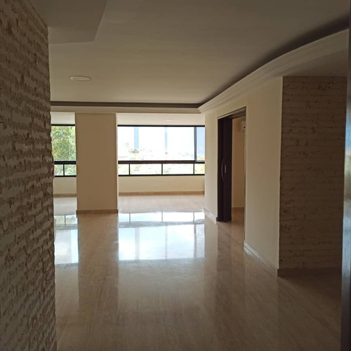 Imagen 2 de 15 de Alquiler Apartamento En Colinas De Valle Arriba 362 M2