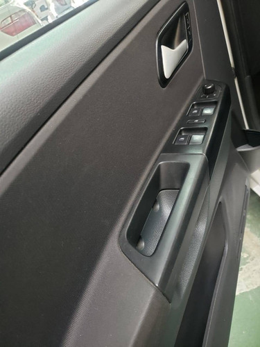 Imagem 7 de 11 de Volkswagen Fox 1.6 Mi 8v Flex 4p Manual