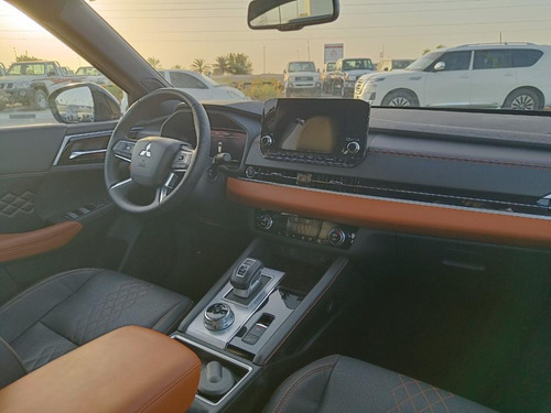 Imagen 11 de 12 de Mitsubishi Outlander Premium 2023