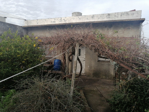 2 Casas Mas Sub Suelo, Gran Ubicación En Cerro De Montevideo