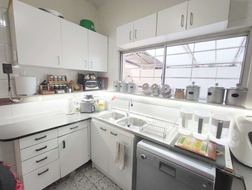 Venta De Propiedad Comercial En Centro De Quilpué, 5h+5b+4e