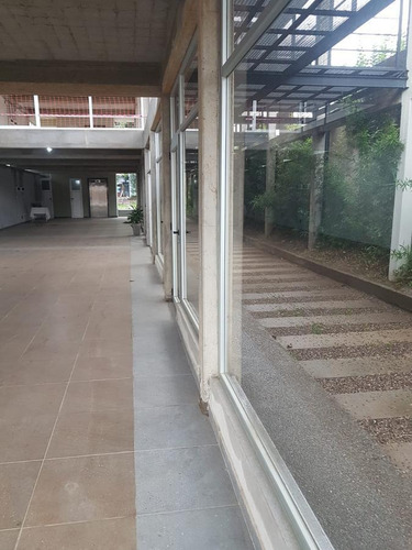 Imagen 13 de 16 de Galeria Comercial A 2 Cuadras De Av. Aconquija