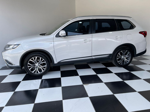 Imagem 5 de 14 de Mitsubishi Outlander 3.0 Gt 4x4 V6 24v Gasolina 4p Automát