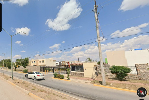Casa Ubicada En Colonia Parcela Ejido Jesús Carranza. Con 2 Recamaras Con 169m2. A Unos Minutos De Plaza Senderos.