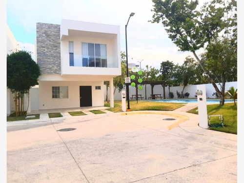 Imagen 2 de 12 de Casa Sola En Renta Fracc Selvanova