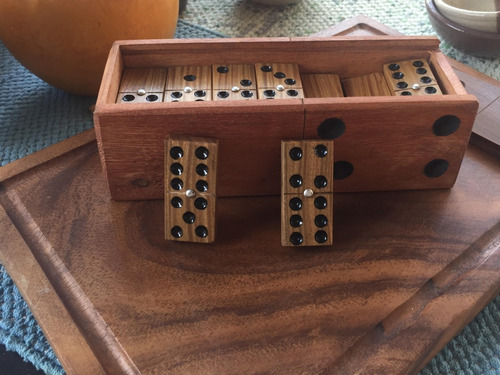 Juego De Domino De Mesa Artesanal De Madera Vera