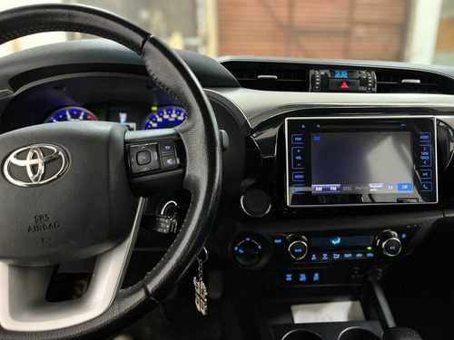 Imagen 12 de 17 de Toyota Hilux 2.8 Cd Srv 177 Cv 4x4 At