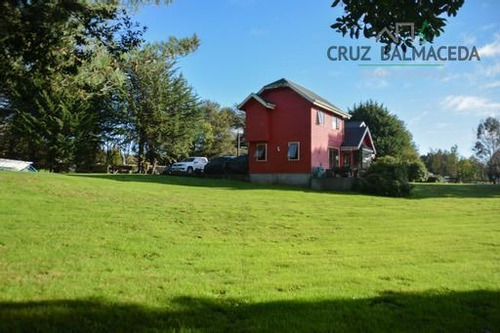Casa En Venta De 5 Dorm. En Puerto Varas