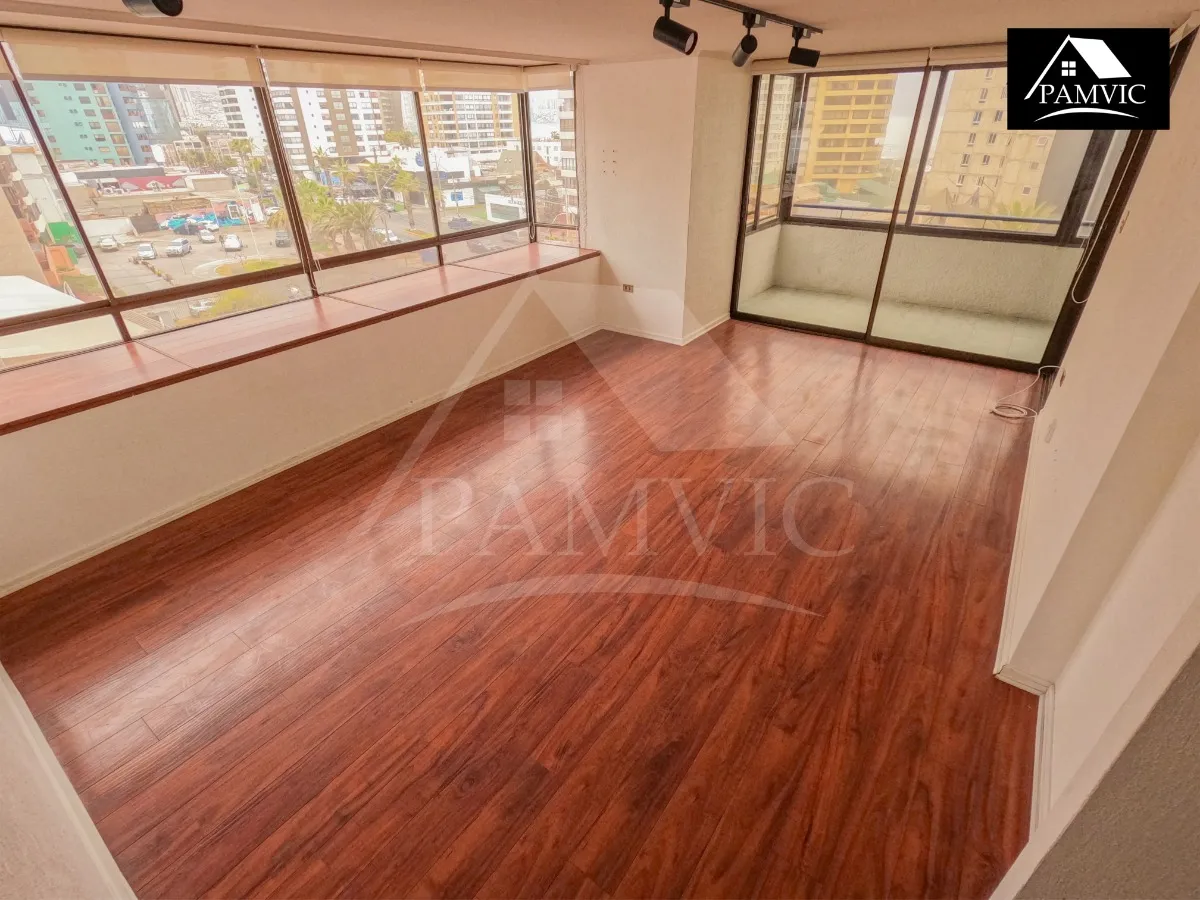 Imagen 2 de 14 de Departamento En Arriendo En Edificio Royal Marine
