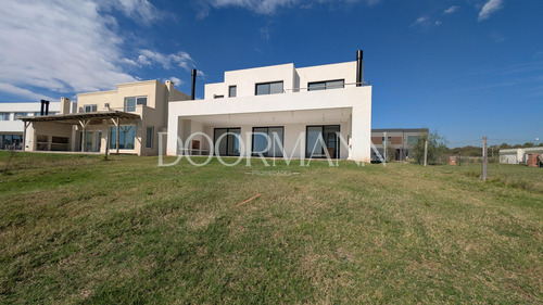 Casa En Venta 4 Habitaciones Dependencia Laguna | Barrio Santa Ana | Villanueva