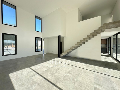 Casa Venta 5 Ambientes A La Laguna En Barrio San Matías Area 5 Escobar Lote De 974,75 M2