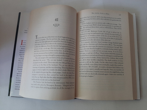 Libro Two Little Girls In Blue - Mary Higgins Clark (Usado)