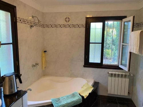 Casa En Venta - 2 Dormitorios 3 Baños - Cochera - 2.400mts2 - Sierra De Los Padres