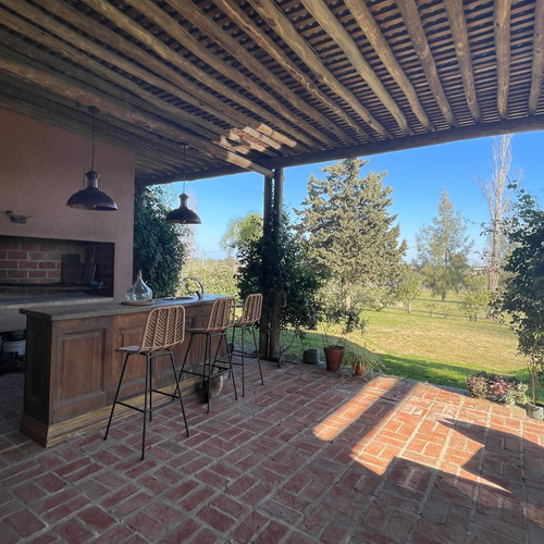 Hermosa Casa En Alquiler 3 Dorm Y Servicio En La Tahona Barrio Privado
