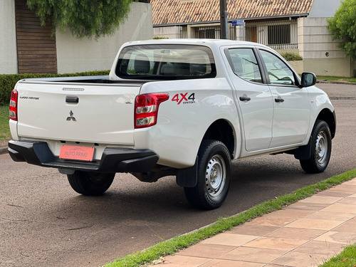 Mitsubishi L200 Triton 2.4 16V TURBO DIESEL GL CD 4X4 MANUAL