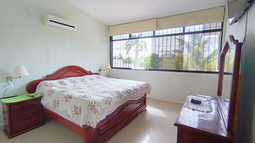 Maikelly Zabala Vende Casa En Barquisimeto , Zona Este, Piscina, 1000metros2 De Terreno, 600 Metros2 De Construcción. Mls 24-28298 Mz