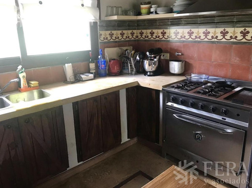 Imagen 6 de 21 de Venta De Casa De 4 Ambientes Con Cochera, Galeria, Quincho Y Piscina En Campos De Roca 1 (28792)