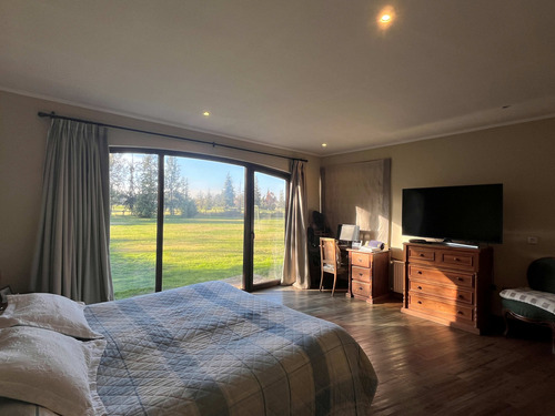 Casa Chilena En Condominio Con Club De Golf En Linderos