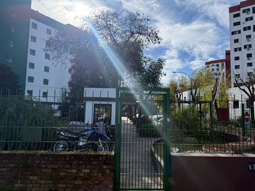 Venta De Departamento 3 Ambientes A Metros Del Centro De Wilde, Excelente Ubicacion.