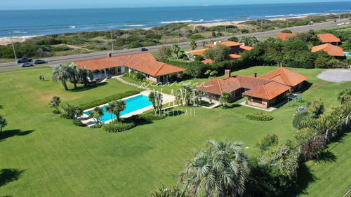 Espectacular Casa En Brava-punta Del Este