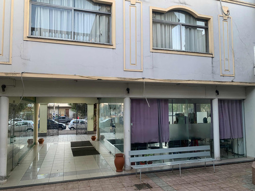 Alquiler De Locales Comerciales En Pleno Centro De Colon !!!