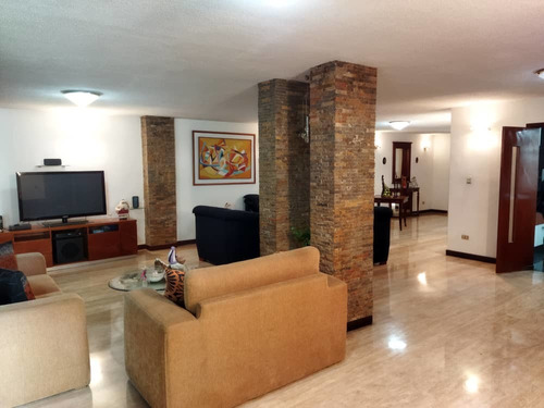 Casa En Venta Urbanización Club Hípico, Remodelada, Elegante Con Gran Potencial Excelente Oportunidad Craracas Venezuela