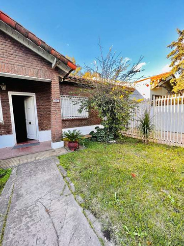 Chalet En Venta En Castelar Sur