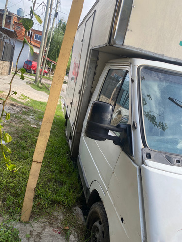 Trafic Rodeó Con Caja Cerrada