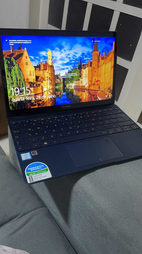 Imagem 1 de 7 de Notebook Asus Zenbook 3 Ux390 Core I7 16gb Ram 500ssd Leia
