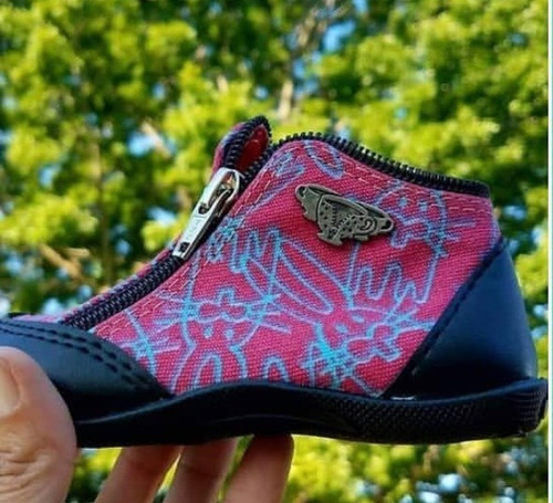 Zapatillas De Diseño Hippie Con Cierres Tipo Botitas
