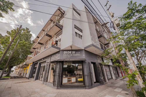 En Venta. Santos Lugares. 3 Amb. Doble Balcón.