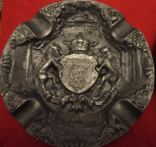 Par De Antiguos Adornos Con Escudo Heráldico Leonés Brucelas (Usado)
