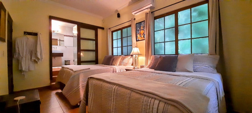 Imagen 25 de 30 de Lujosa Villa En Altos Del María Con Piscina Y Jaccuzi Privado.