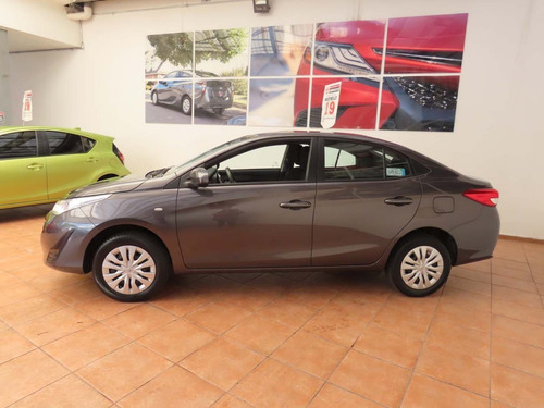 Imagen 6 de 9 de Toyota Yaris Sd Core Mt 2019 Gris Metalico