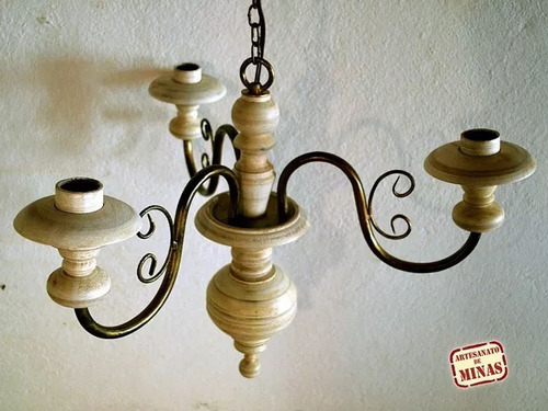 Imagem 1 de 4 de Lustre Artesanal Em Ferro E Madeira Torneada 03 Lâmpadas -